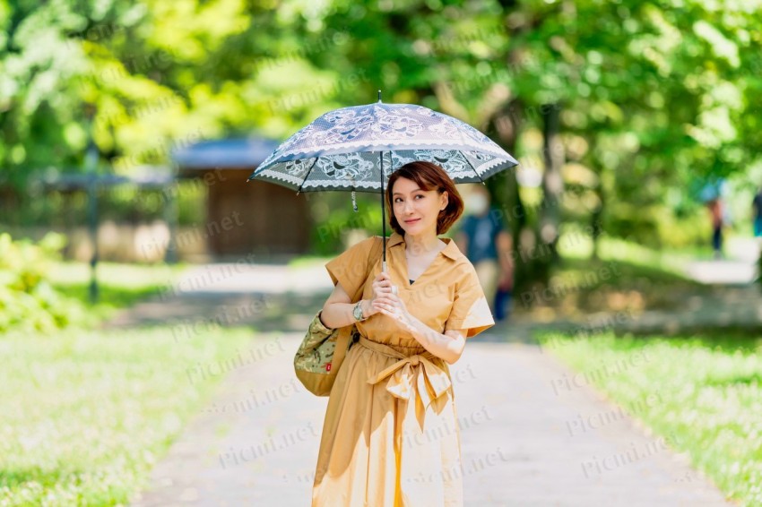 日傘を持った女性